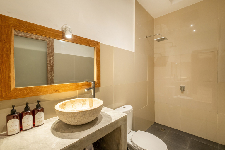 Bathroom 2, 3BR Villa Embracing Homely Vibes, Badung