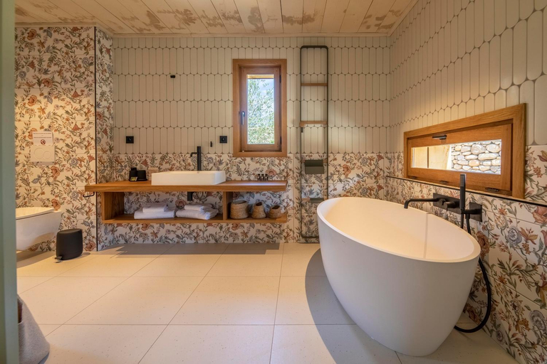 Bathroom 4, Hotel Casanghjulina, Corse-du-Sud