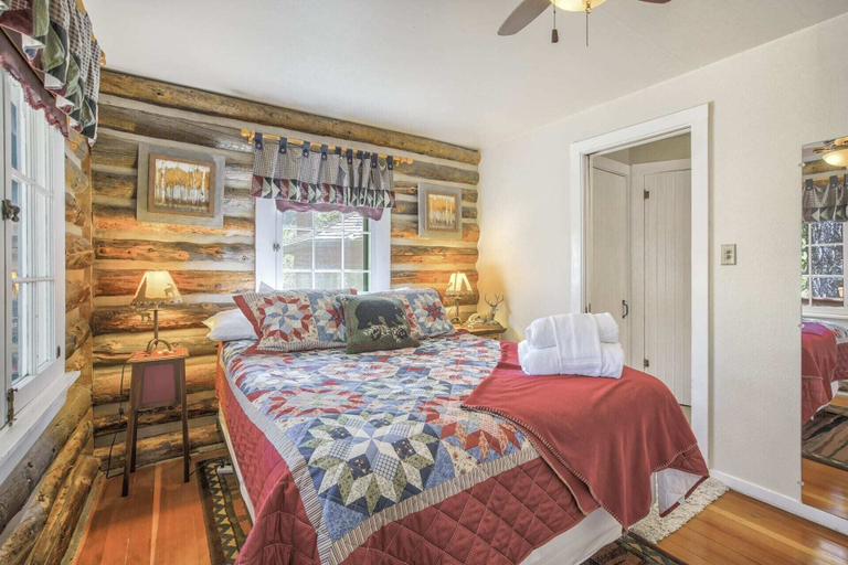 Bedroom 3, Wine Gazebopikes Peak Mountain Log Cabin for 2, El Paso