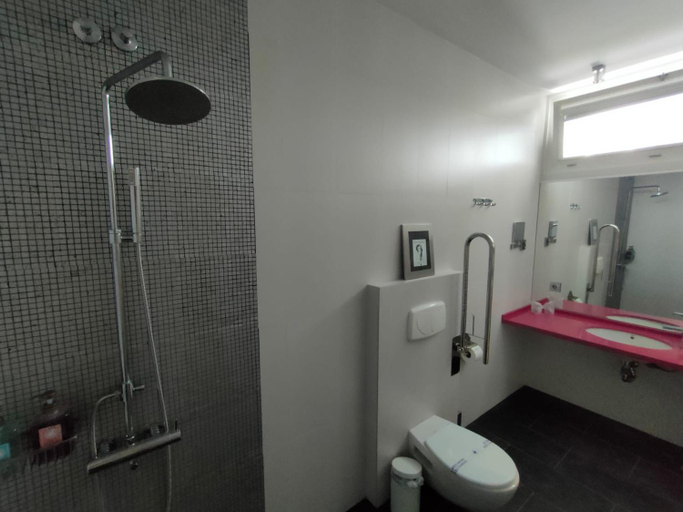 Bathroom 2, La Princesa y El Guisante, Cádiz