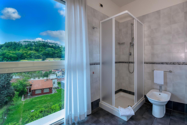 Bathroom 13