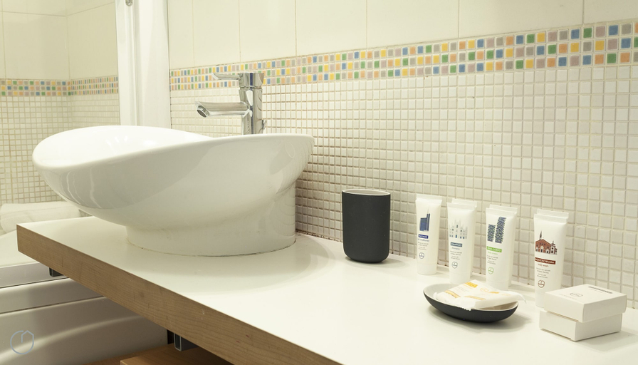 Bathroom 2, Italianway Easy \- Baiamonti 1, Milano
