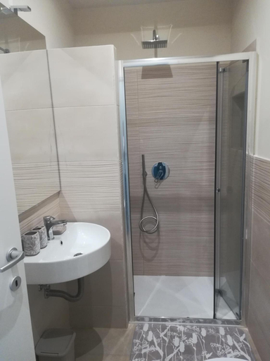 Bathroom 2, A casa da Cri B&B, Rome