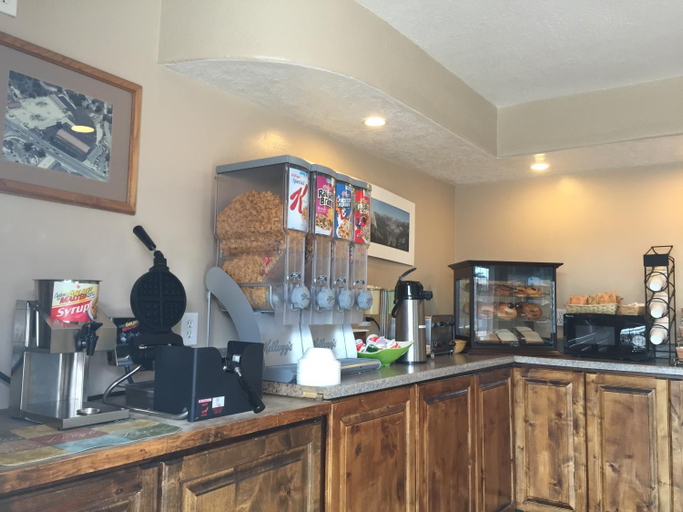 Food & Drinks 5, Oakhurst Lodge, Madera