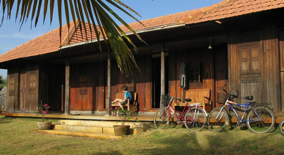 Exterior 3