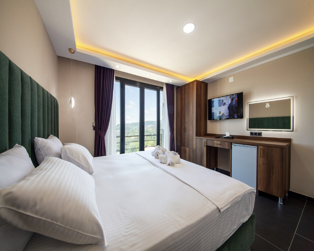 Bedroom 2, Royal Villa, Arsin