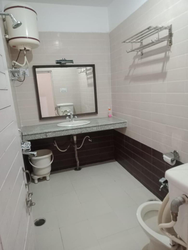 Bathroom 3, Hotel Sunshine Dharamshala, Kangra