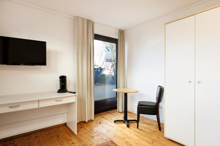 Others, Haus Hoog Stean, Pinneberg