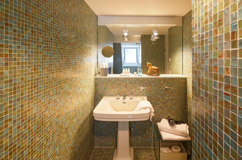 Bathroom 4, Hotel Roessli, Zürich