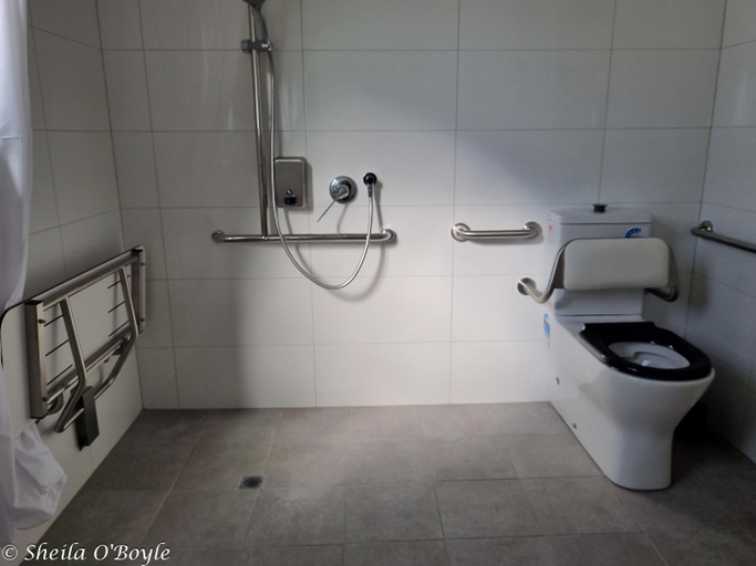 Bathroom 2, Glen Lough Cabins, Stanthorpe