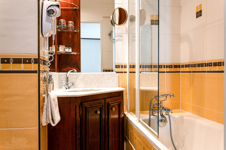 Bathroom 5, Villa Montparnasse, Paris