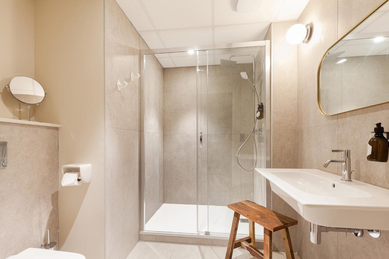 Bathroom 4, Hôtel Gambettes - Encore Mieux, Haute-Vienne