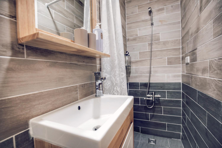 Bathroom 2, Yua Ya B&B, Tainan