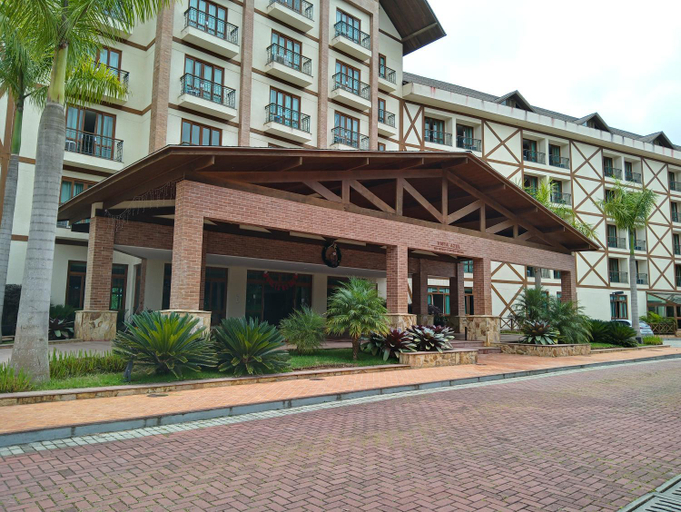 Exterior & Views