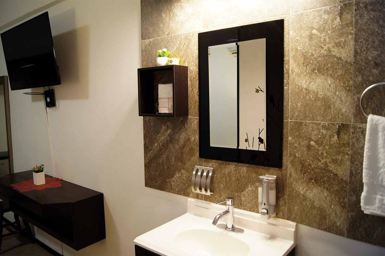 Bathroom 4, CABO TORTUGA HOTEL BOUTIQUE, La Paz