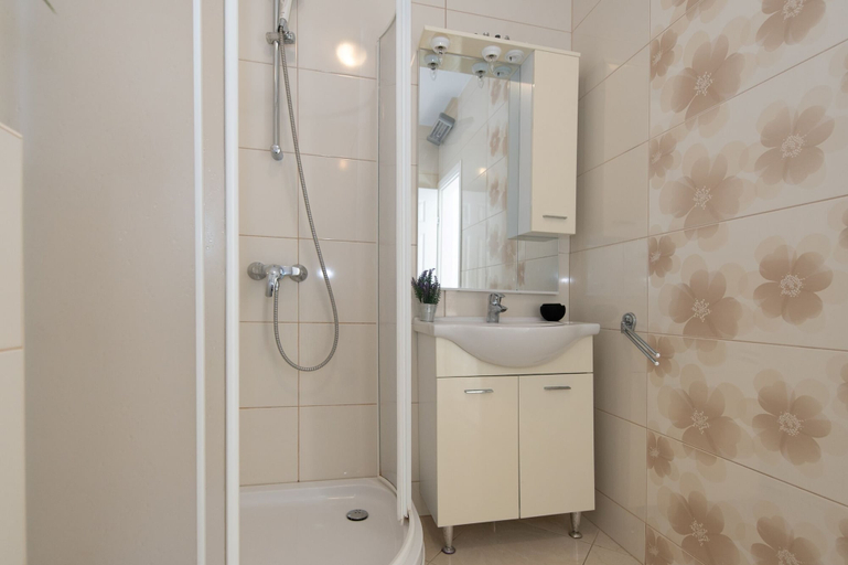 Bathroom 4, Apartments Fun, Novalja