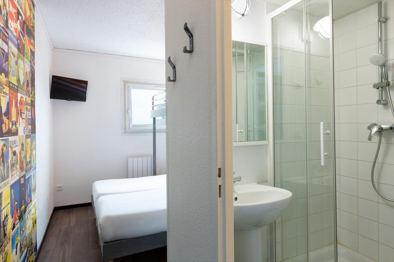 Bathroom 4, Hotel F1 Reims Tinqueux, Marne