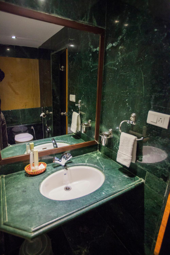 Bathroom 4, The Oasis Hotel, Vadodara