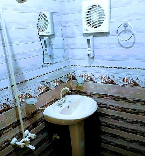 Bathroom 2, Gulshan Guest House, Karachi