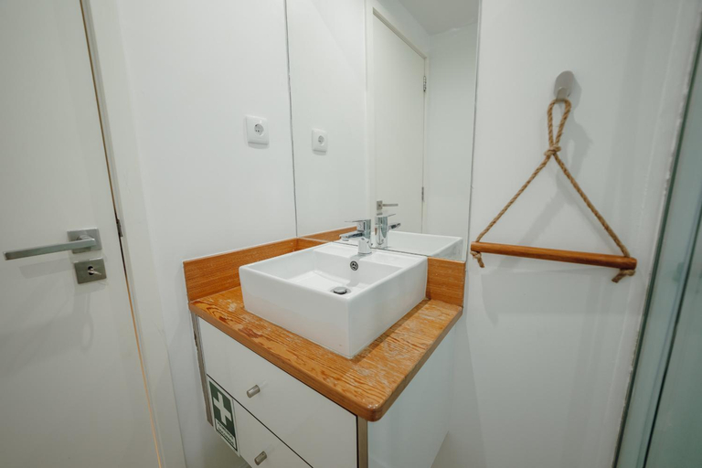 Bathroom 2, Mezzanine Stylish Apartments by Vacationy, Porto