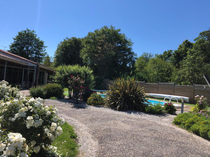 Others 3, Chambres d hotes Villa Anani Cosson alex, Charente