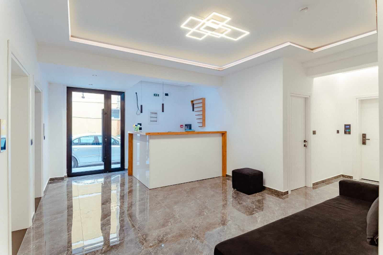 Others 4, Gloan Suites, Sarandës