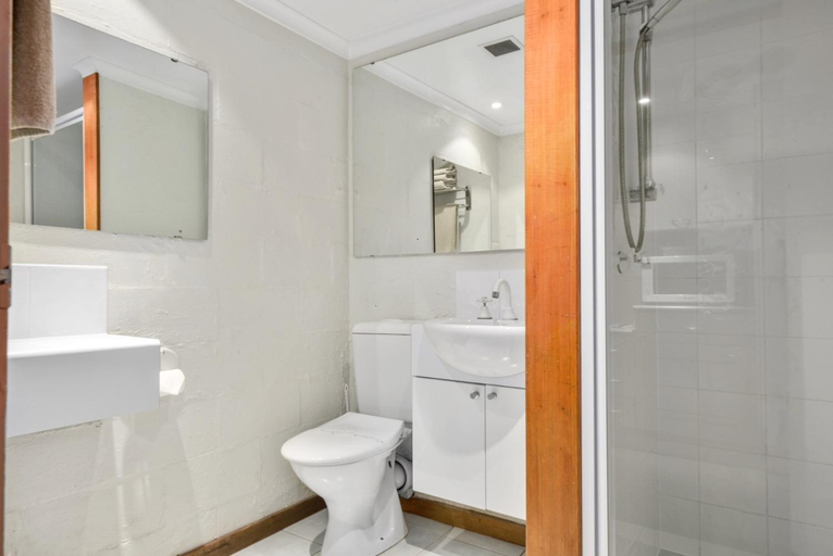 Bathroom 5, Balmoral On York, Launceston - Pt B