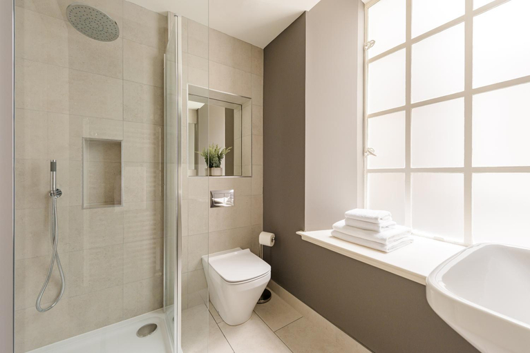 Bathroom 3, Museum Apartments, Edinburgh