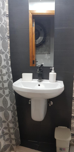 Bathroom 2, Sunshine Court Budget, Saint Paul's Bay