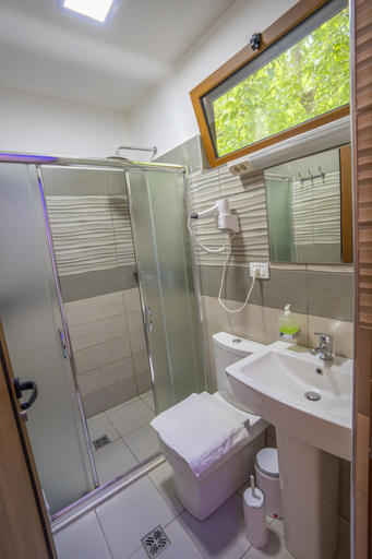 Bathroom 3, Hotel Legjenda, Shkodrës