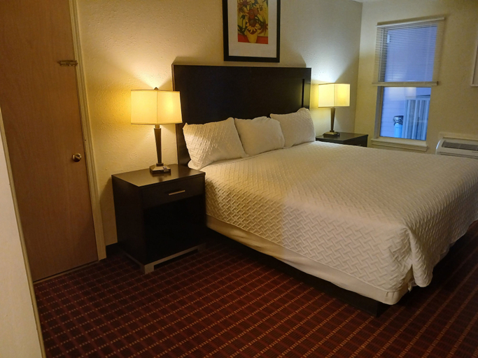 Bedroom 4, Xpress Inn & Suites, Taney