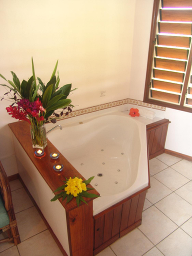 Bathroom 5, Poppys On The Lagoon Resort, Port Vila
