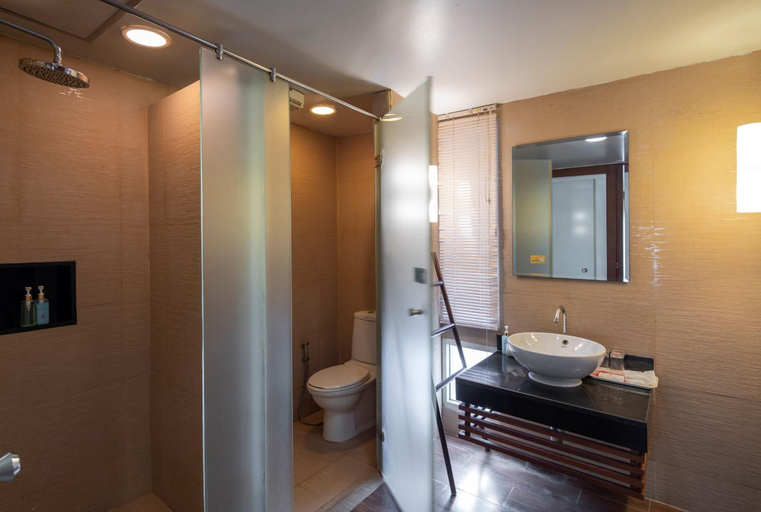 Bathroom 9