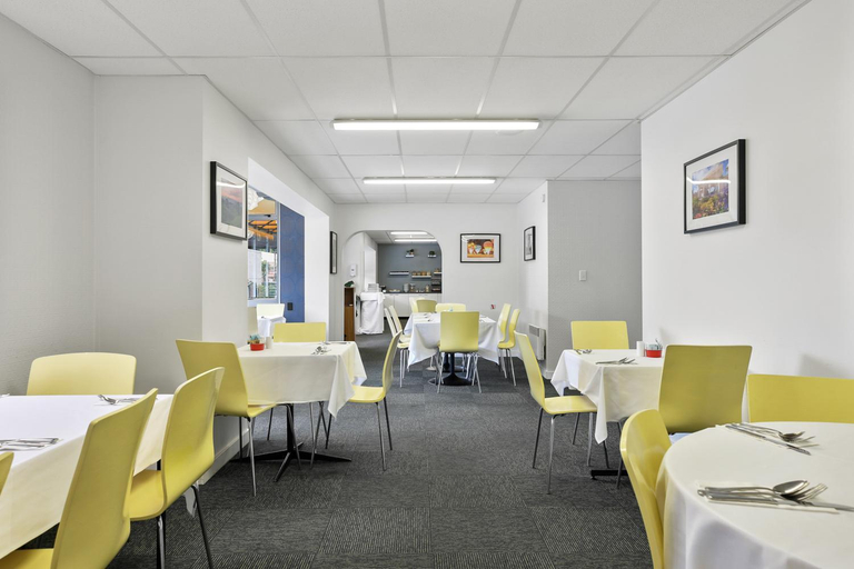 Food & Drinks 5, Heartland Ambassador Hotel Hamilton, Hamilton