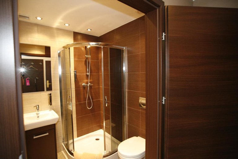 Bathroom 11