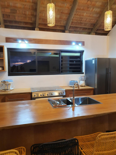 Others 4, Moorea Lodge Bungalow