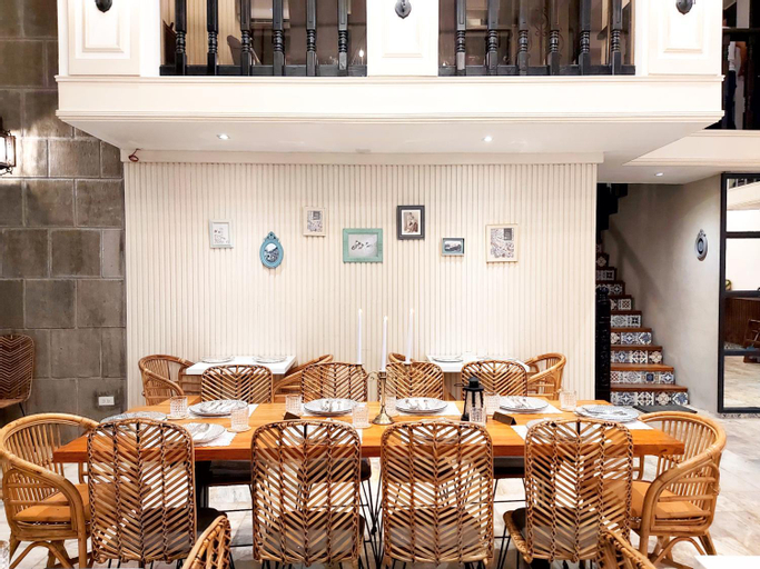 Food & Drinks 18