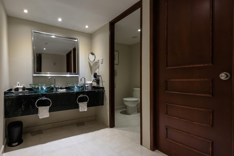 Bathroom 5, Barcelo Aruba - All Inclusive Resort