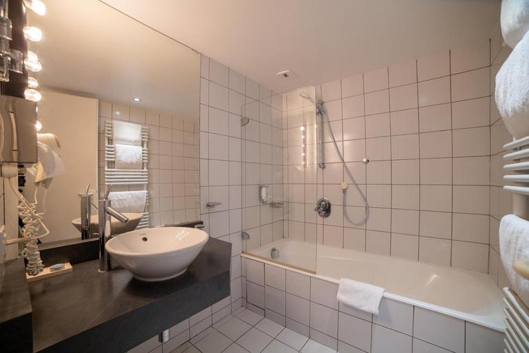 Bathroom 3, Hotel du Palais de l'Isle, Haute-Savoie
