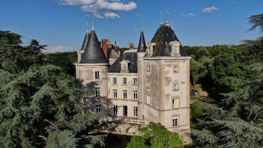 Others 4, Chateau de Saint Bonnet les Oules, Loire