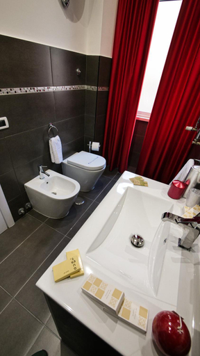 Others 3, Home Suites Giolitti, Rome