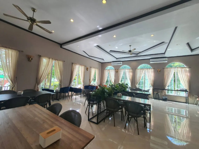 Food & Drinks 4, Seattle Samaesarn Resort Chon Buri, Sattahip