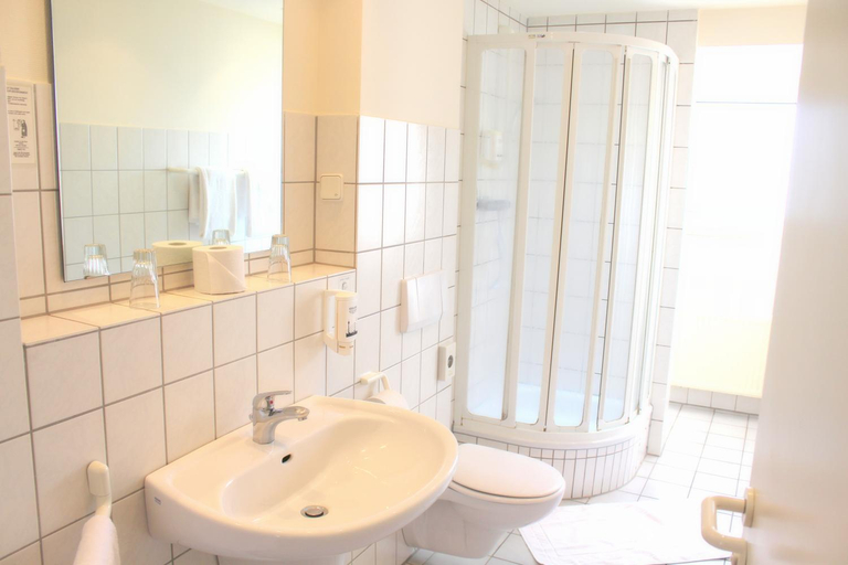 Bathroom 5, Hotel Elbroich, Düsseldorf