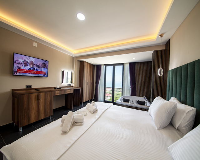 Bedroom 2, Royal Villa, Arsin