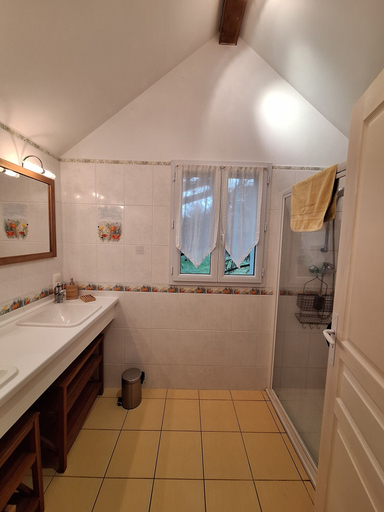 Bathroom 5, Trainefeuilles, Loir-et-Cher