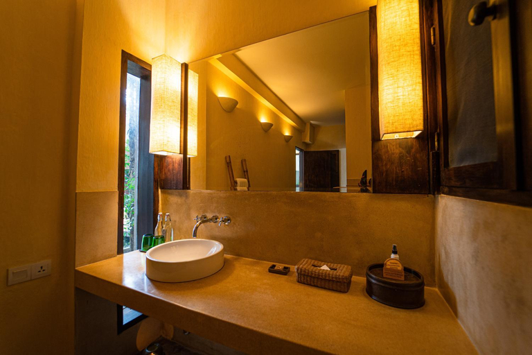 Bathroom 5, Knai Bang Chatt, Kaeb