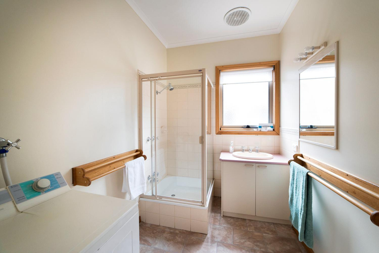 Bathroom 3, Grampians View Cottages, N. Grampians  - Stawell