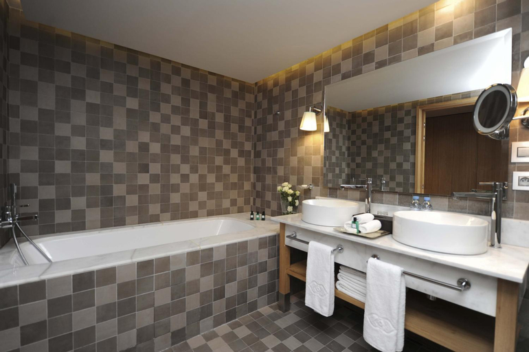 Bathroom 15