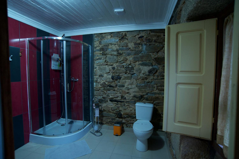 Bathroom 2, Hospedagem Dona Rosalina, Seia