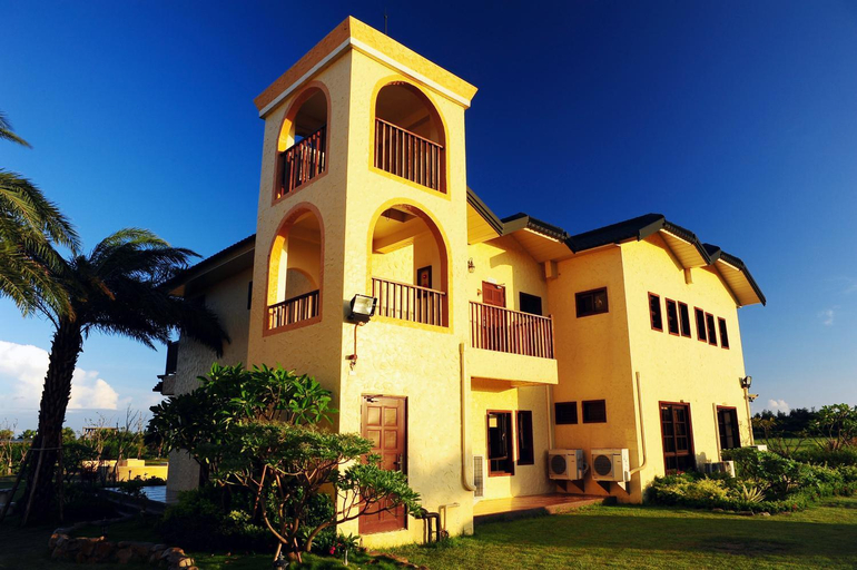 Exterior & Views